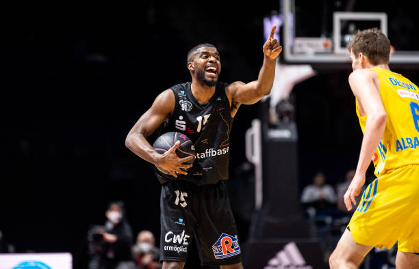 高薪背后的 高薪背后的